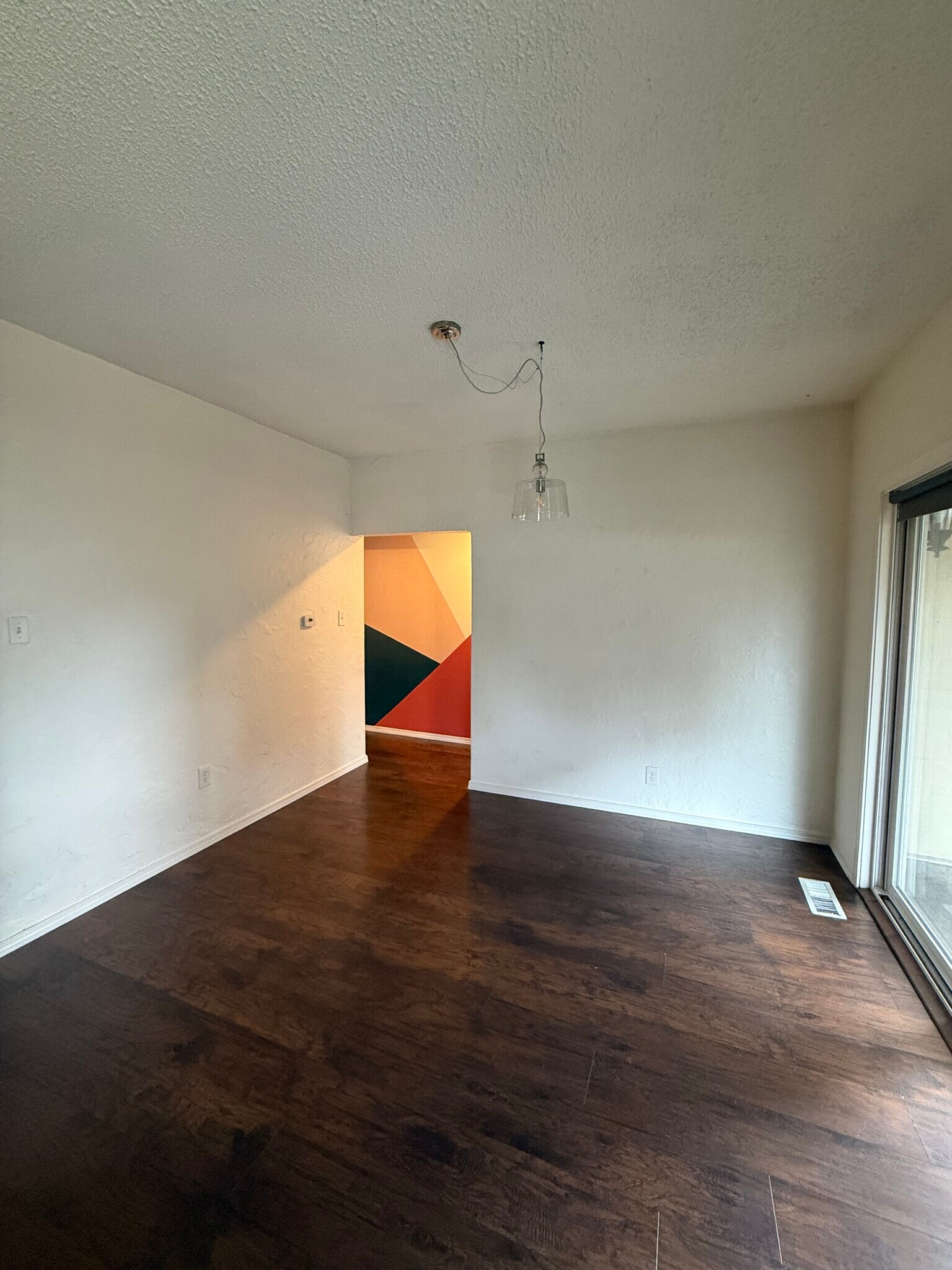 Building Photo - 406 E 43rd St