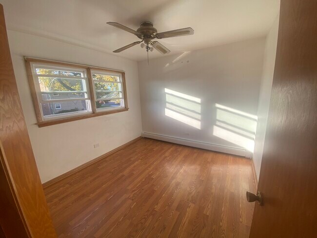 Building Photo - 3553 N Neenah Ave