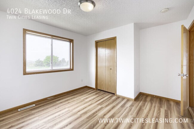 Building Photo - 4024 Blakewood Dr
