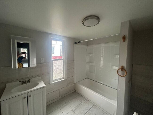 Building Photo - Nice 2Br house with or without voucher