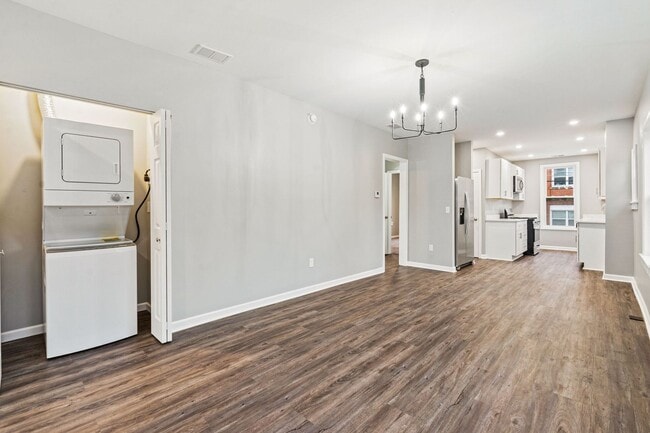 Building Photo - 301 Rochelle St