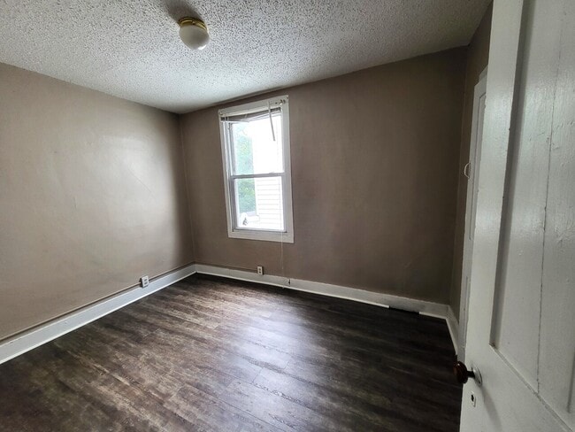 Building Photo - 488 Red Lion Rd
