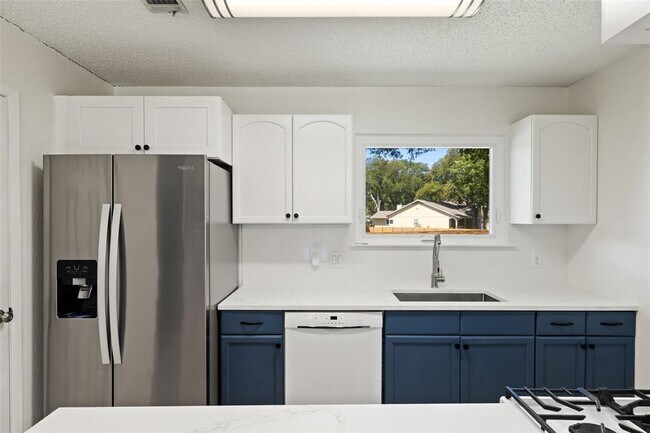 Building Photo - 2808 Firecrest Dr