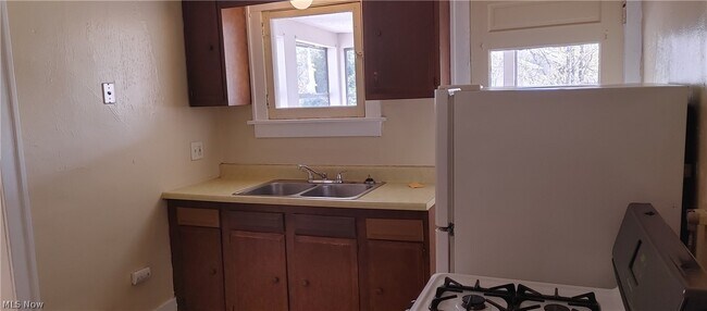 Building Photo - 956 Grant Ave