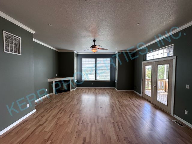 Building Photo - THE FIRST MONTH'S RENT IS FREE! Charming 3-Bedroom Tri-Level Retreat in Estacada with Spacious 19...