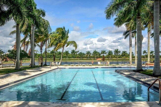 Building Photo - 8873 Via Brilliante