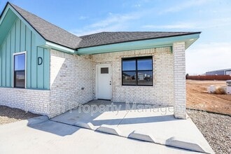 Building Photo - 13771 Periwinkle Dr