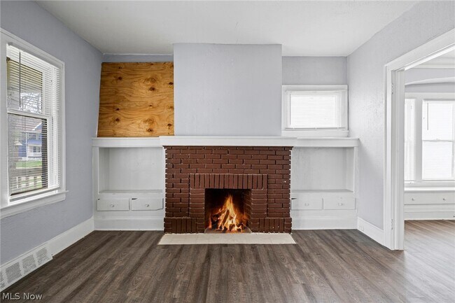 Building Photo - 3455 E 121st St