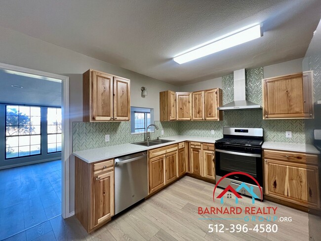 Building Photo - Available NOW: Beautifully Remodeled 3/1.5...