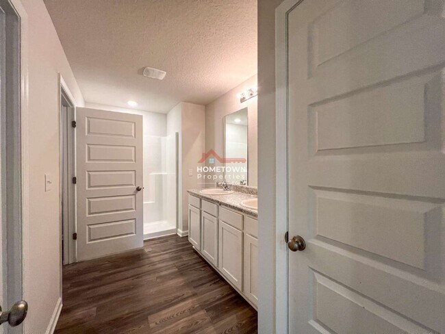 Building Photo - 5257 Peach Dr