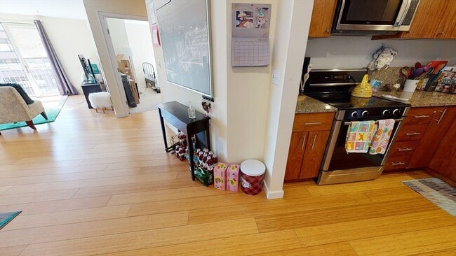 Building Photo - 16 Miner St