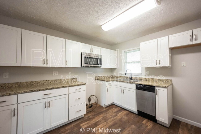 Building Photo - 126 Lewis Dr