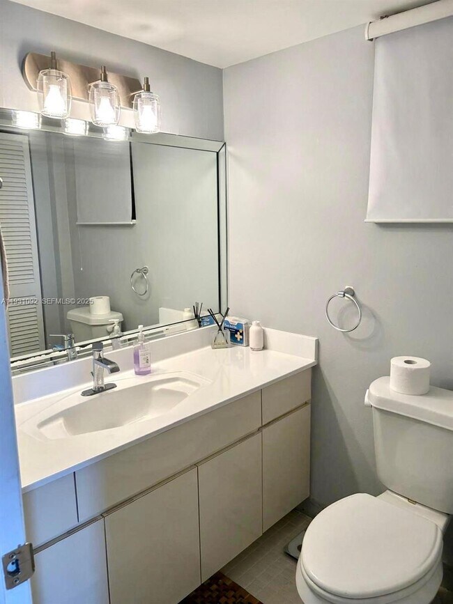 Building Photo - 750 N Ocean Blvd