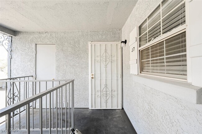 Building Photo - 3823 S Maryland Pkwy