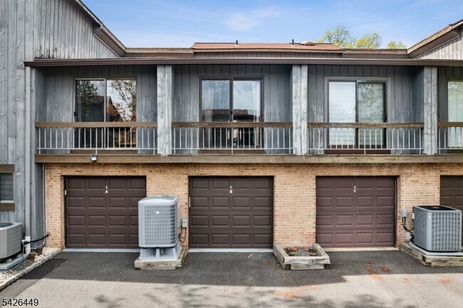 Building Photo - 257 Gemini Dr