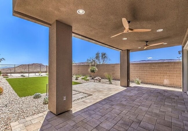 Building Photo - Summerlin Stunner- Spacious Backyard, Stri...