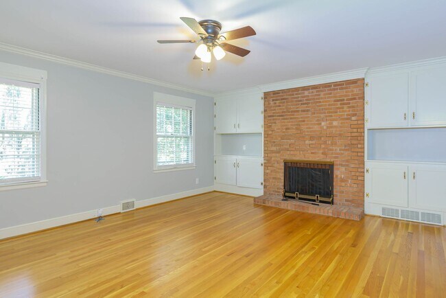 Building Photo - Gorgeous 3 bed 2 bath home with finished basement/carport in NW Greensboro! Lawn care included.