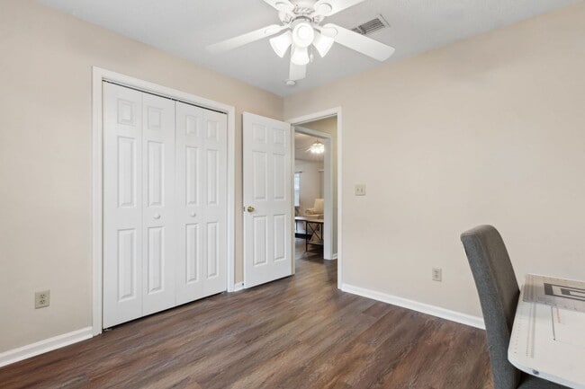 Building Photo - Charming Amelia Island Home in a Private Cul-de-Sac