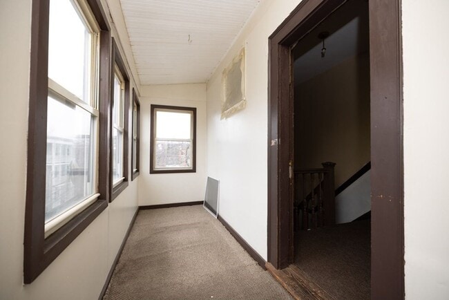 Building Photo - Great 4 Bed Available 9/1/26