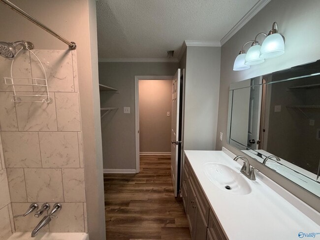 Building Photo - 1087 Seminary St