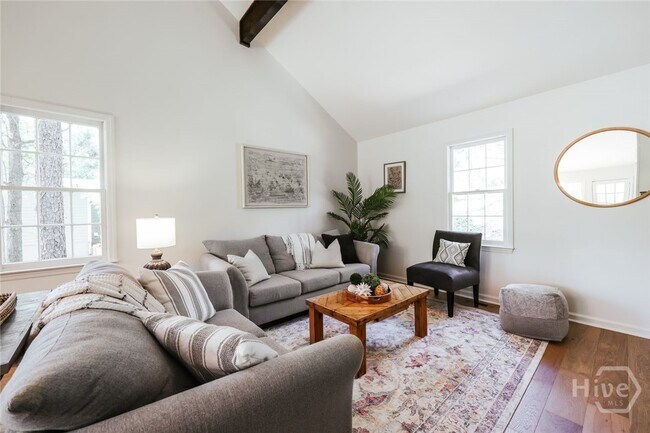 Building Photo - 315 Davis St