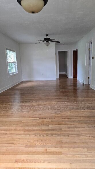 Livingroom - 3400 Tower Ln