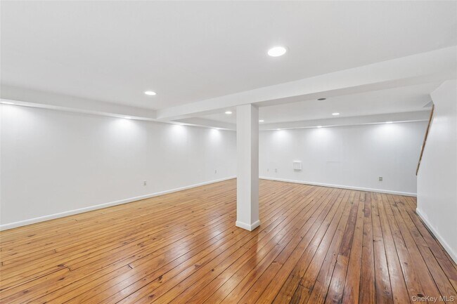 Building Photo - 31 Evelyn Ln