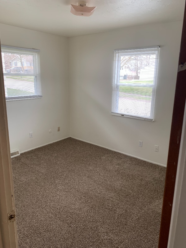 Building Photo - 842 Kromer Ave