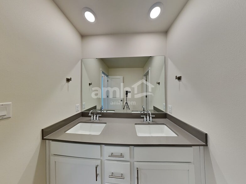 Building Photo - 4739 86th Ave NE