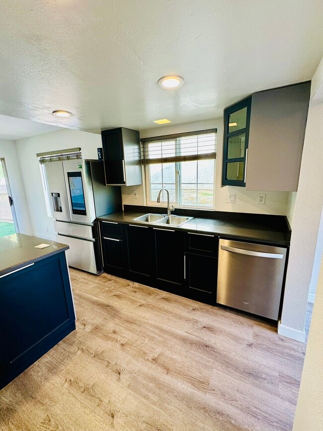 Building Photo - 2089 Manzana Way
