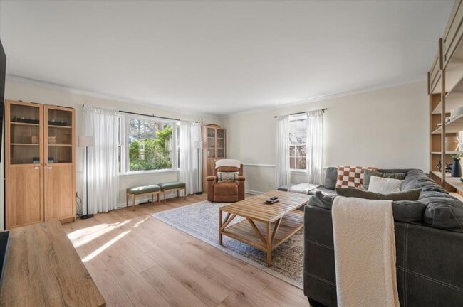 Building Photo - 537 Braxton Ave