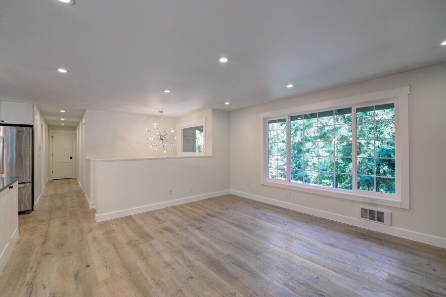 Building Photo - 135 221st Ave NE