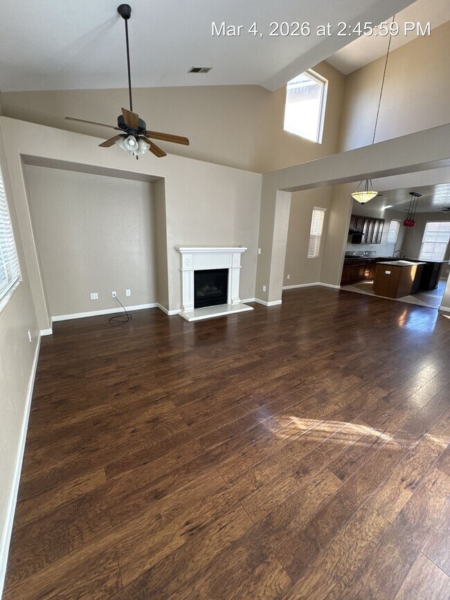 Building Photo - Gorgeous NW Visalia home located in Avalon gated community!  Available Now !!