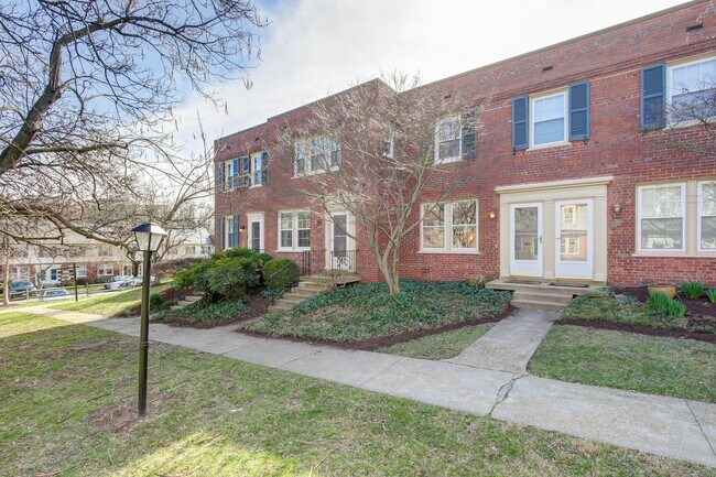 Building Photo - 1100 S Barton St