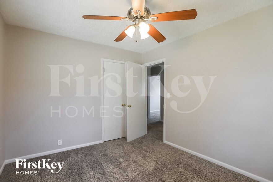 Building Photo - 7712 Arlington Ave