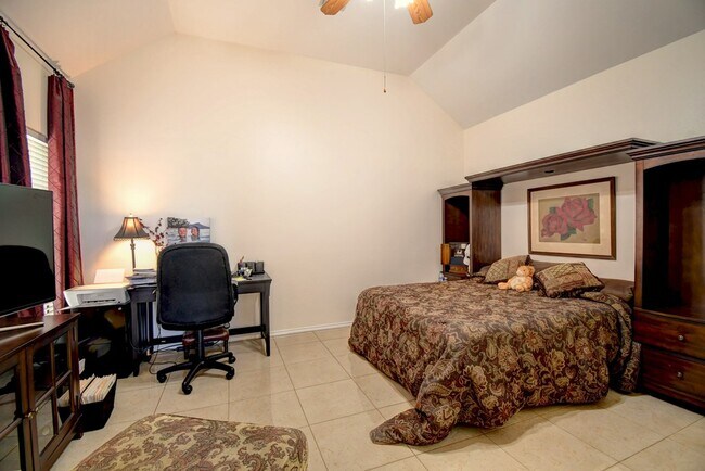 Building Photo - 719 Oak Hollow Dr