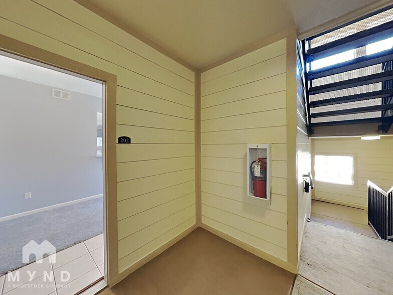 Building Photo - 5723 N Gibralter Way