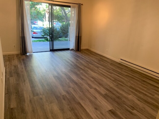 Building Photo - One Bedroom Condo Available in Watergate C...