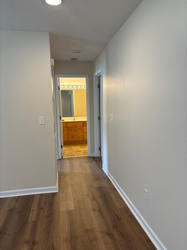 Building Photo - Charming 3 Bedroom Home with Large Yard