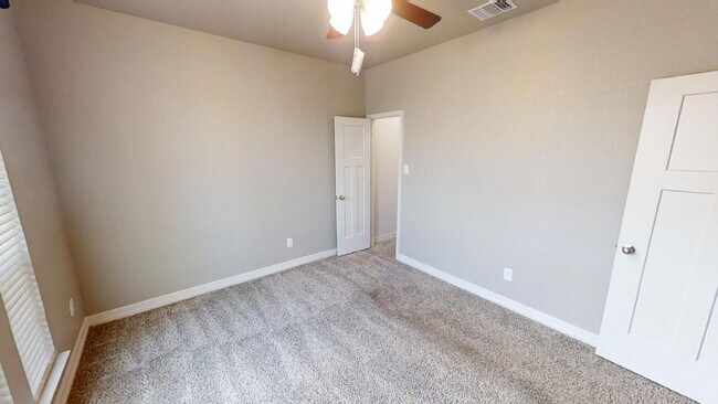 Building Photo - "Charming 4-Bedroom Retreat with Granite Elegance & Cozy Fireplace in Killeen!"