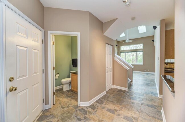 Building Photo - 3015 Kentshire Cir