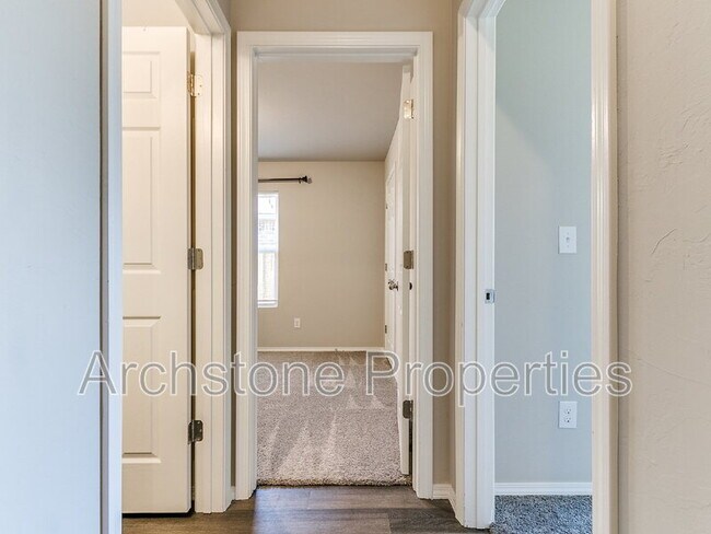Building Photo - 1308 Dustin Dr