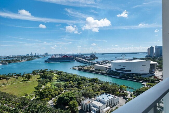 Building Photo - 1040 Biscayne Blvd