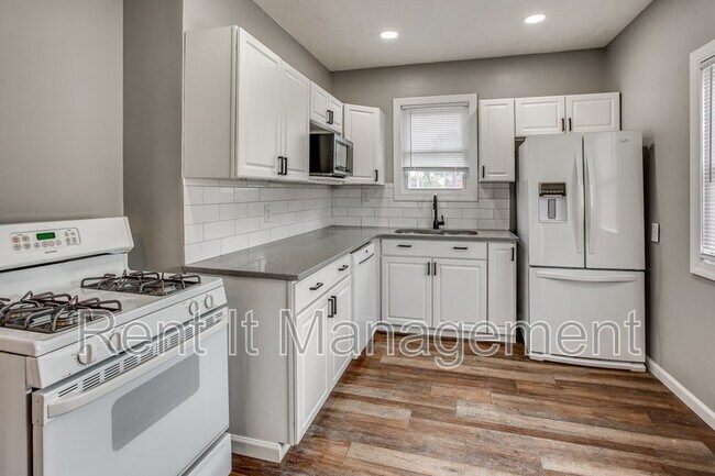 Building Photo - 1823 S 60th St