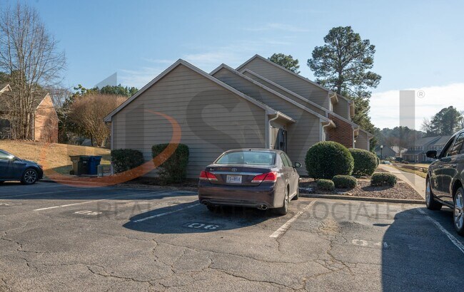 Building Photo - *OFFERING ONE MONTH FREE PROMOTION* 1 Bed / 1 Bath End Unit Townhome In North Durham