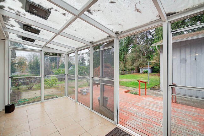 Building Photo - 2bd/1.5ba Redmond Home