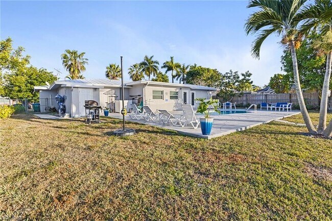 Building Photo - 5330 Bayshore Ave