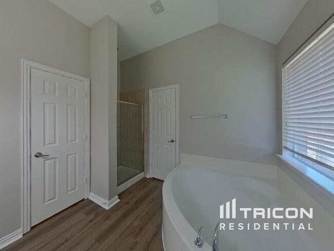 Building Photo - 7814 Longbow Ln