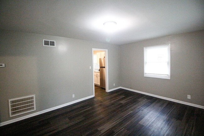 Building Photo - Updated 3 Bedroom Home