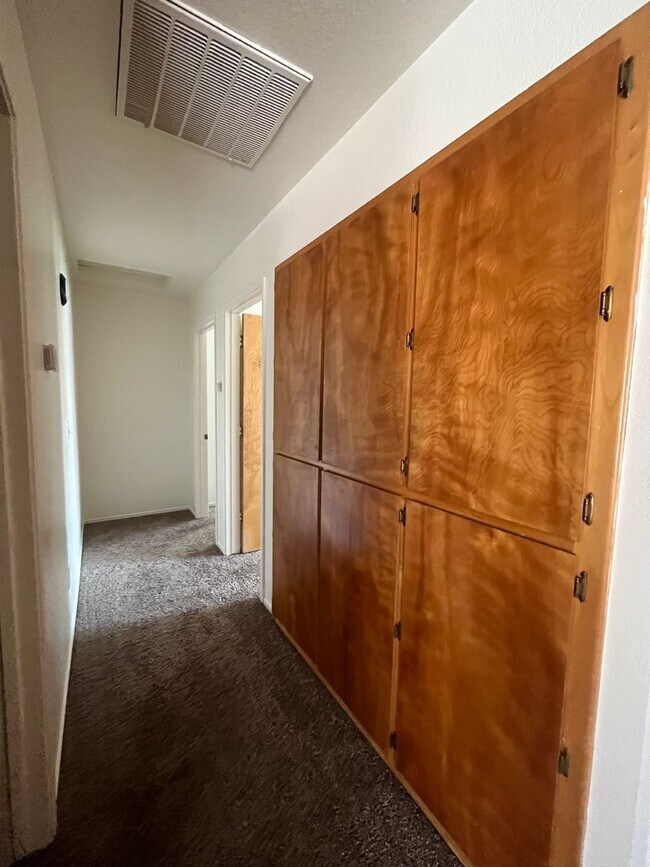 Building Photo - 1281